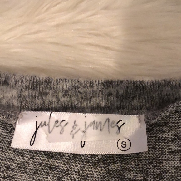 Jules and James Long Full Gathered Sleeves Top - Picture 6 of 7